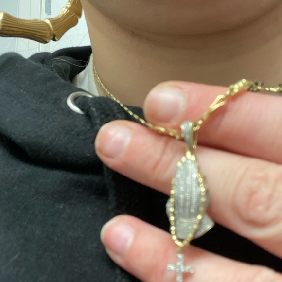 10k yellow gold diamond praying hands pendant - Picture 6 of 8